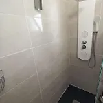 Golfsur-jacuzzi-privateparking-2bath-4bedroom-4tv-netflx-fastwifi * סן מיגל דה אבונה