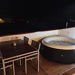 דירה Golfsur-jacuzzi-privateparking-2bath-4bedroom-4tv-netflx-fastwifi *